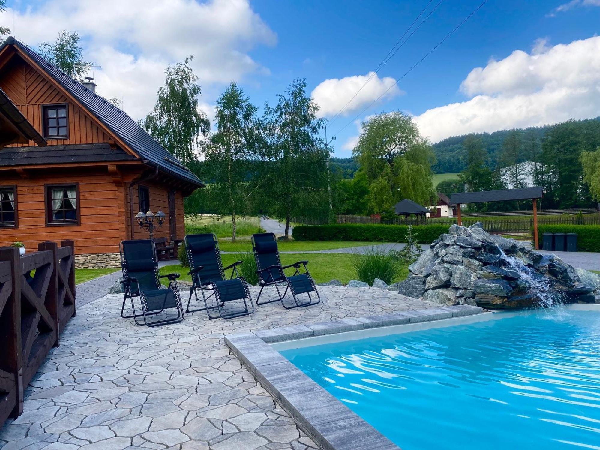 Roubenky U Zvonice Apartment *